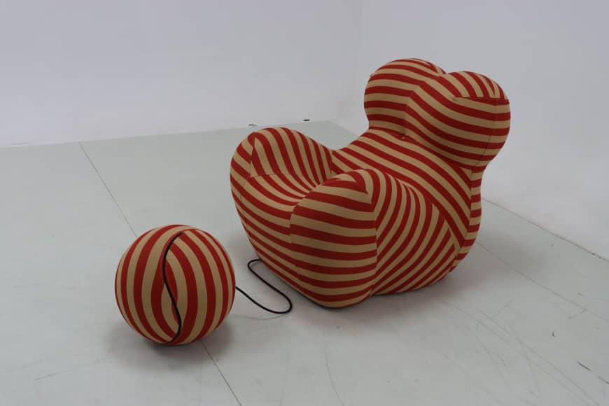 Se subieron a la ola importadora y trajeron a Funes los “sofas en caja" chinos que arrasan en redes